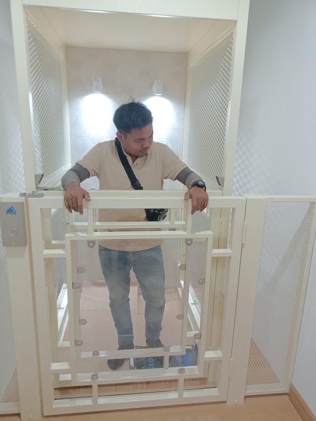 HYDRAULIC LIFT ELEVATOR 19